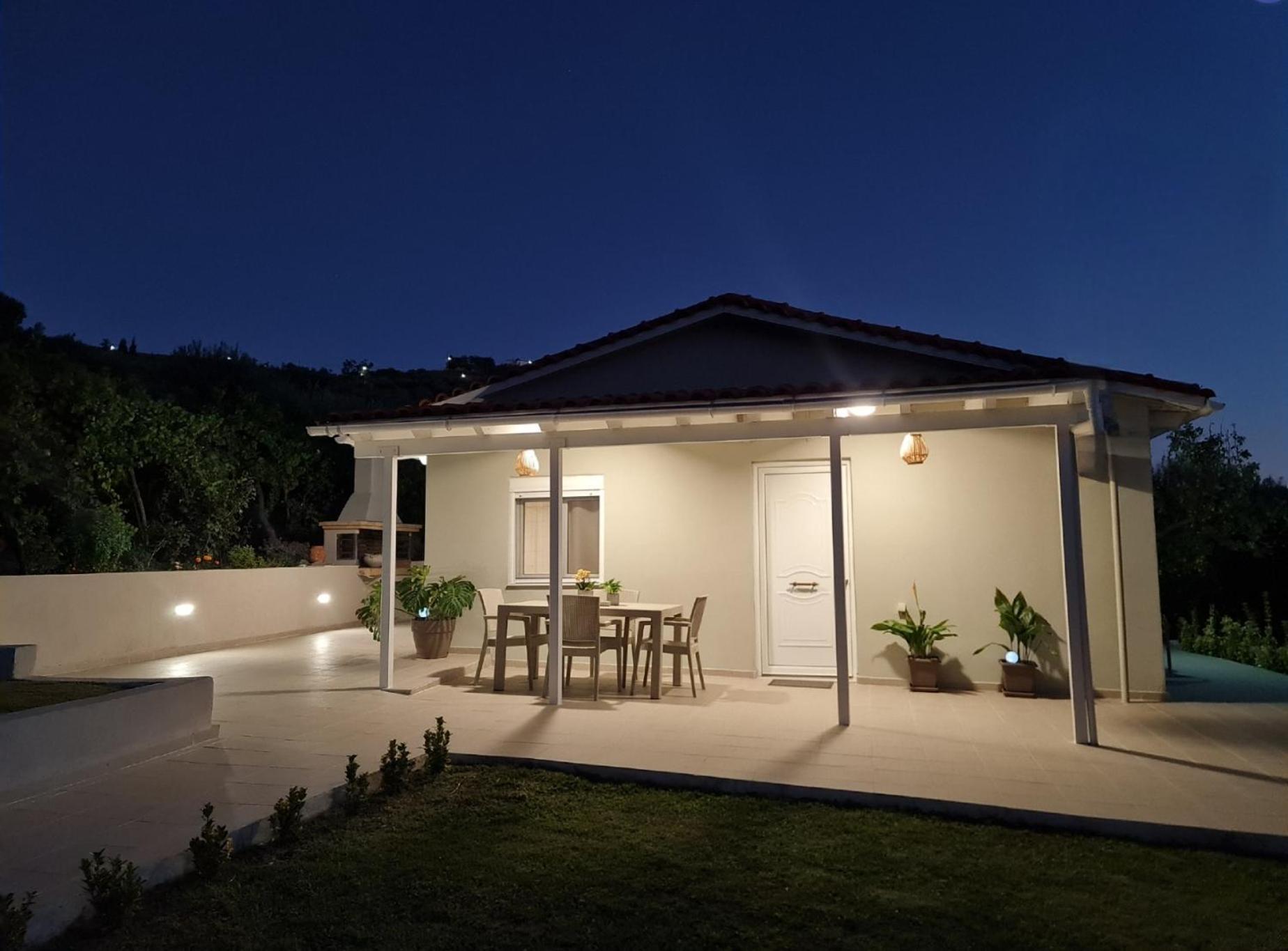 Villa Ornament: Infinite Nature Dhafnes
